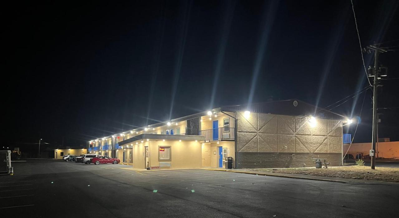 Super 8 By Wyndham I-24 Exit 4