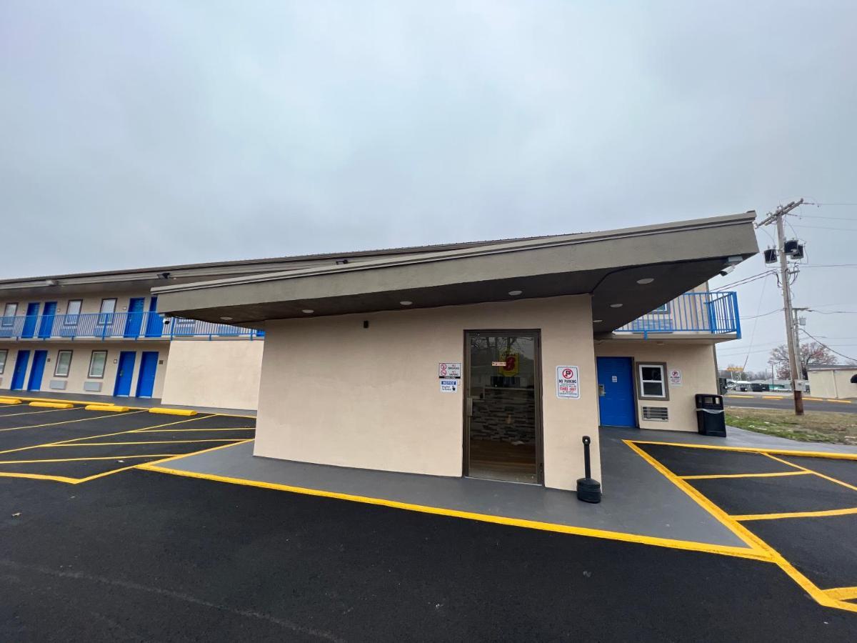 Hotel Super 8 By Wyndham I-24 Exit 4 2*
