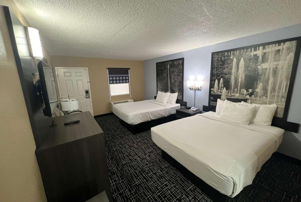 Super 8 By Wyndham I-24 Exit 4 Hotel