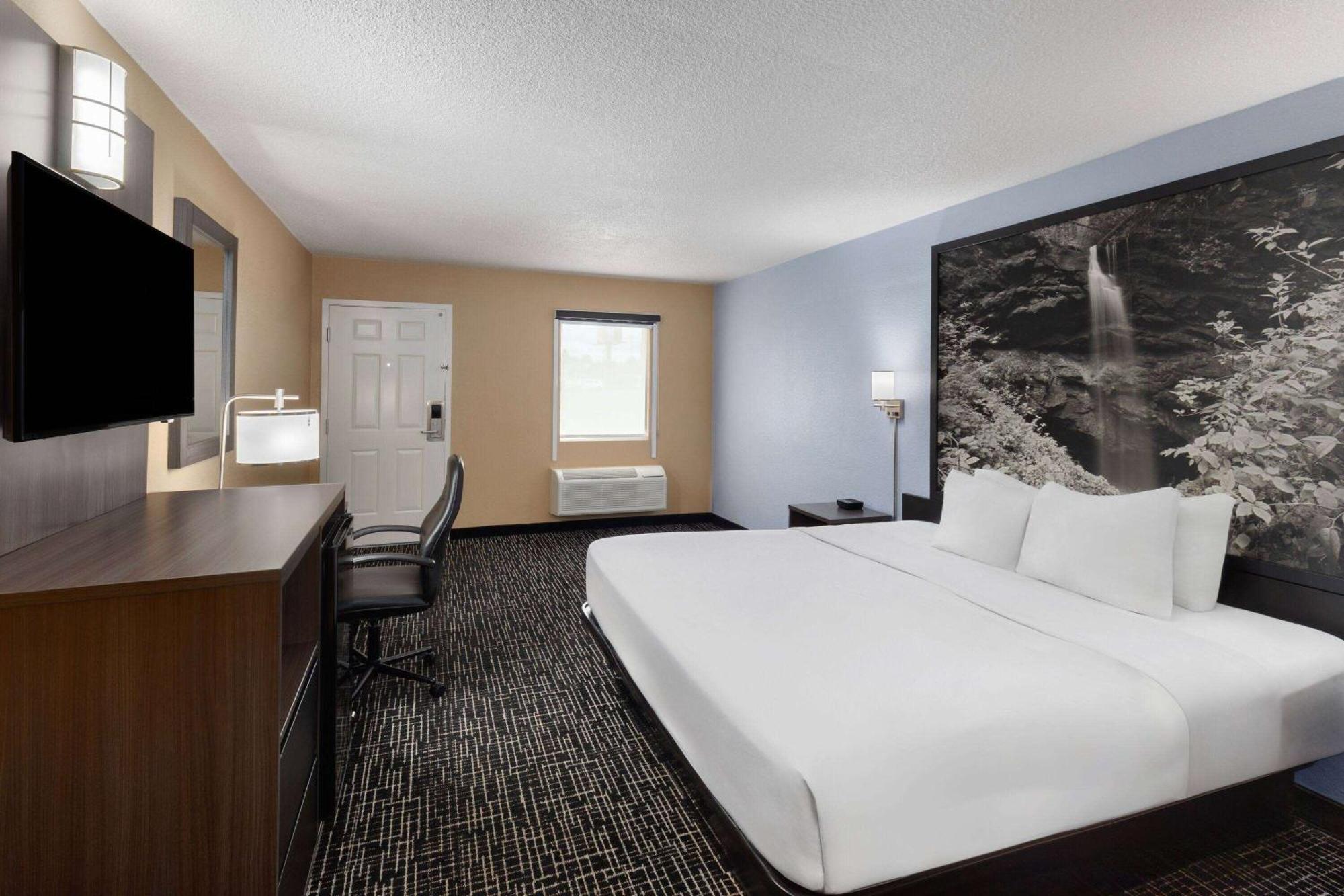 Super 8 By Wyndham I-24 Exit 4 2*